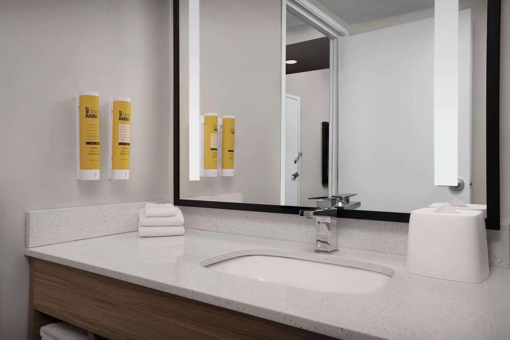 tru by hilton jackson