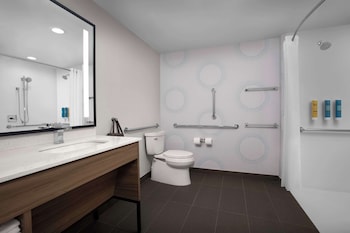 tru by hilton jackson