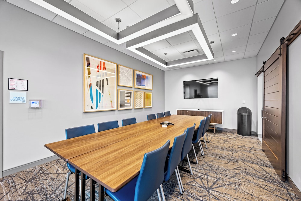 holiday inn express and suites marinette