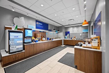 holiday inn express and suites marinette