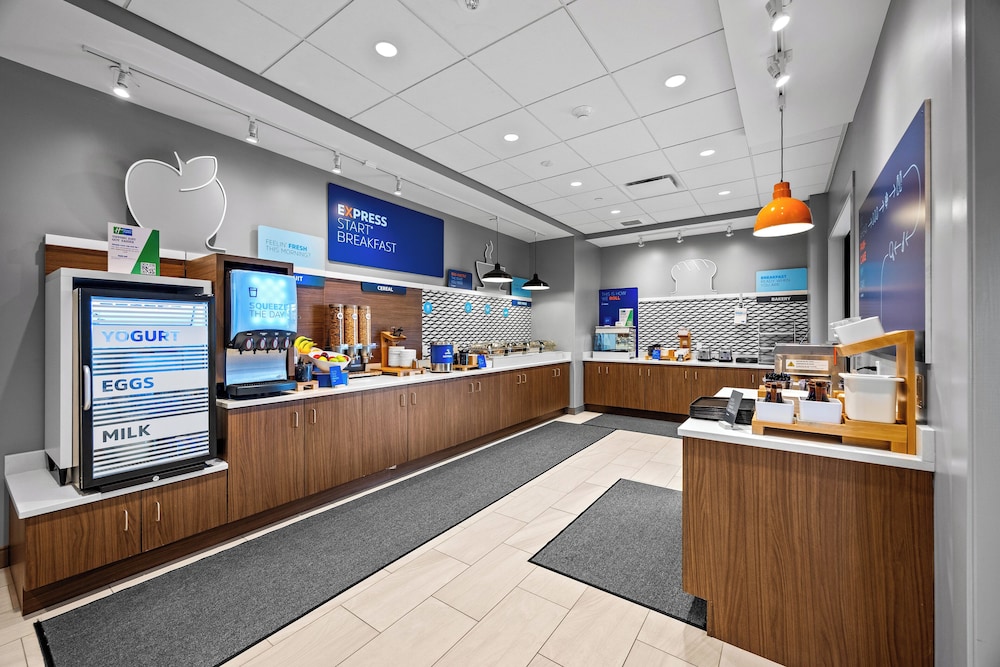 holiday inn express and suites marinette