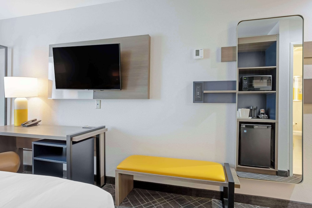 comfort inn and suites