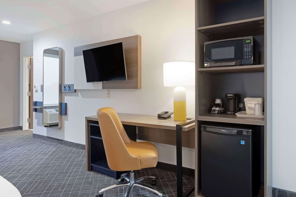 comfort inn and suites