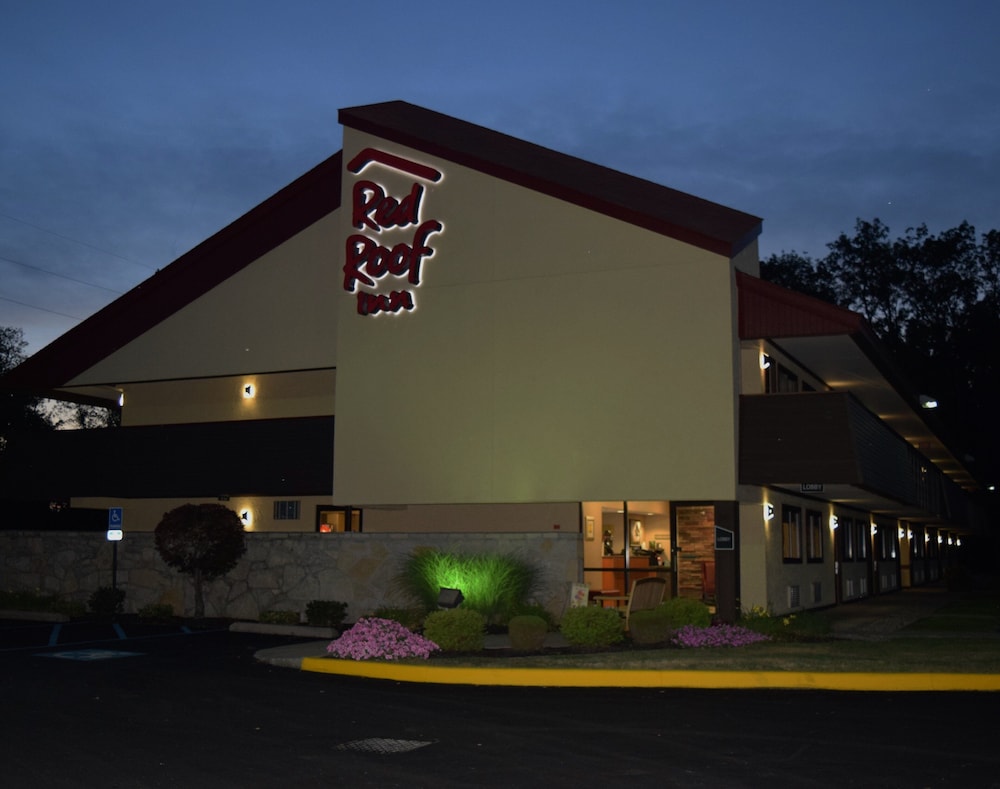 red roof inn utica