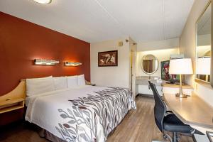 red roof inn utica