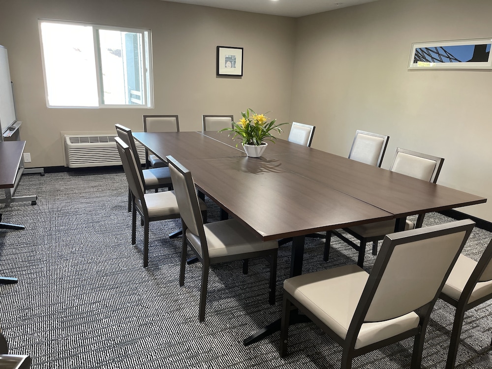 Country Inn & Suites By Radisson, Vallejo Napa Valley, Ca,Near Solano County Fairgrounds,3 star