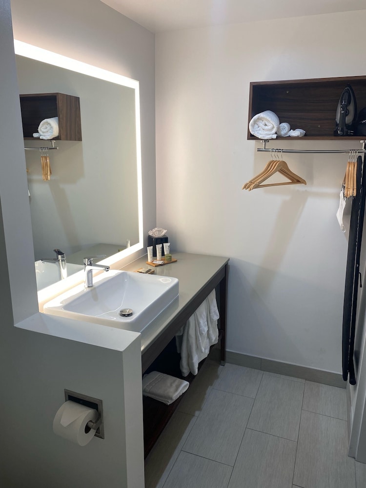 Country Inn & Suites By Radisson, Vallejo Napa Valley, Ca,Near Solano County Fairgrounds,3 star