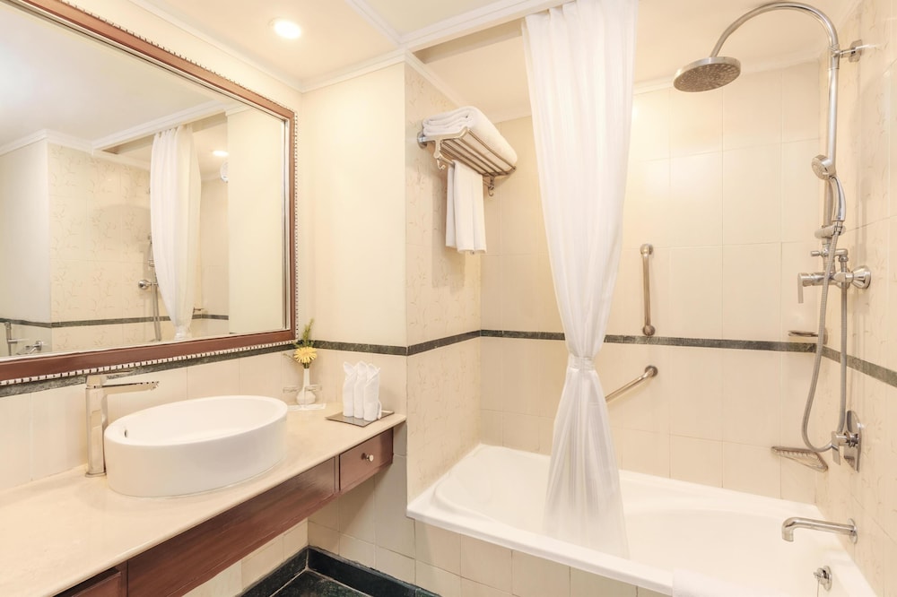 radisson hotel varanasi