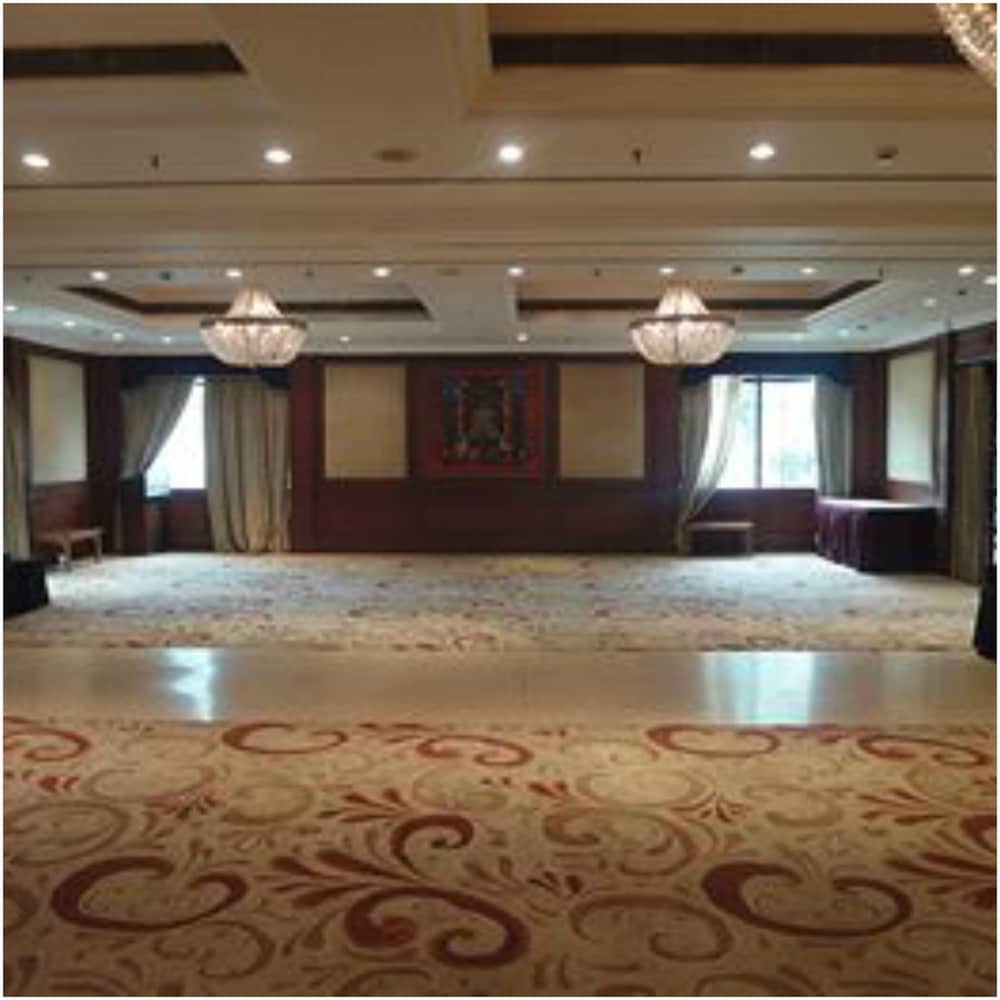 radisson hotel varanasi