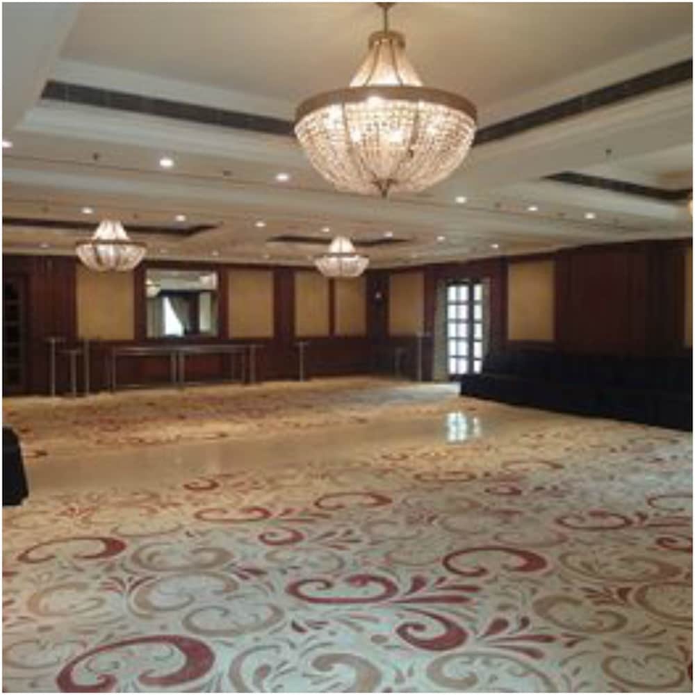 radisson hotel varanasi
