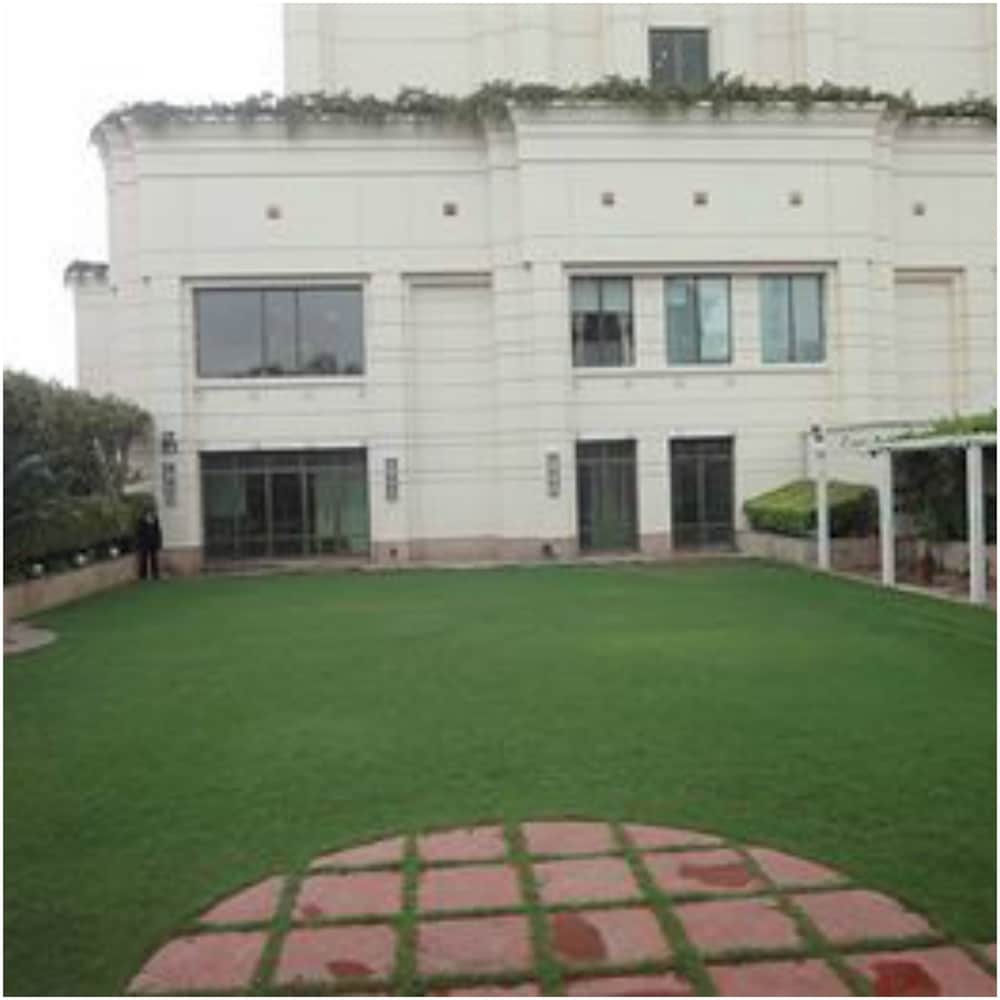 radisson hotel varanasi