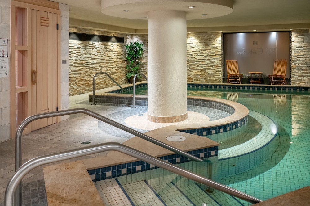 banff caribou lodge and spa