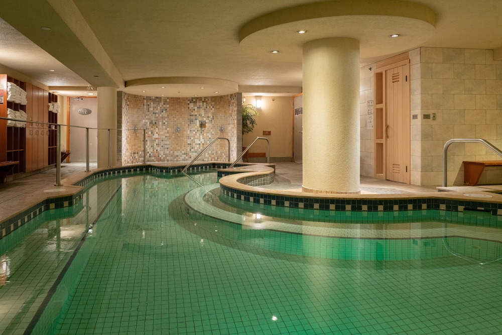 banff caribou lodge and spa