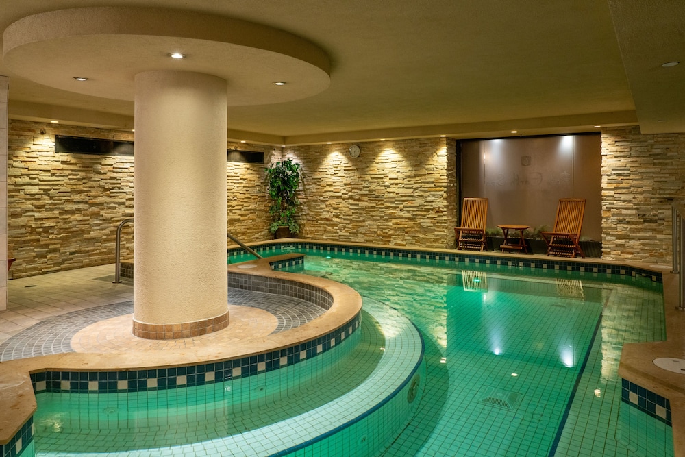 banff caribou lodge and spa