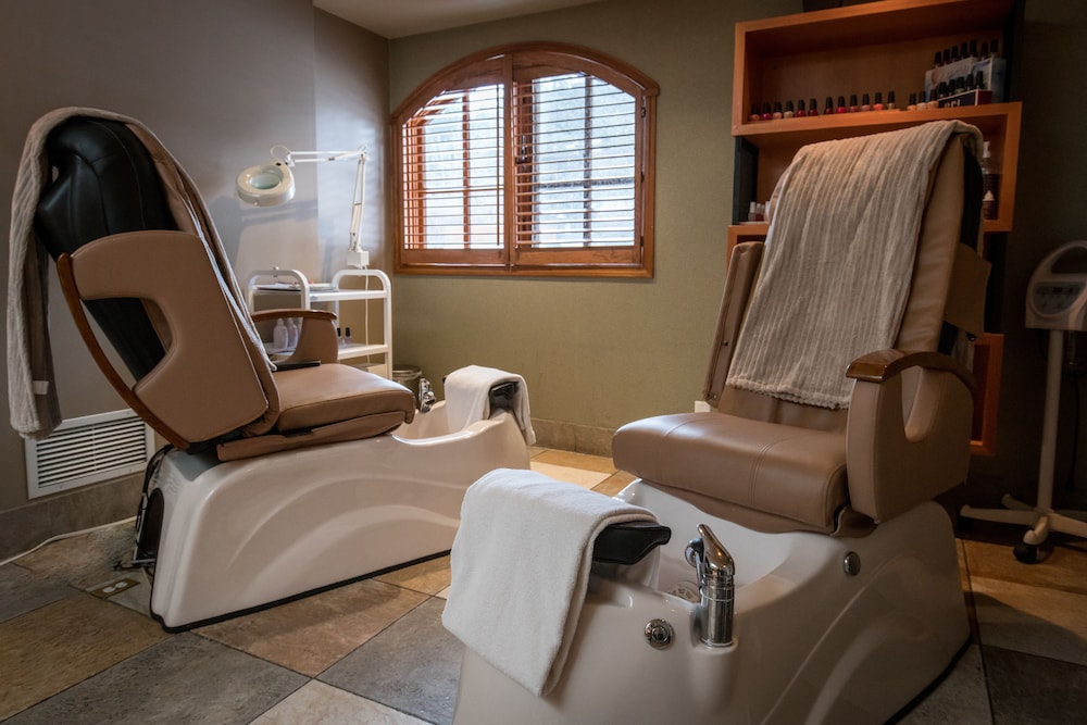 banff caribou lodge and spa