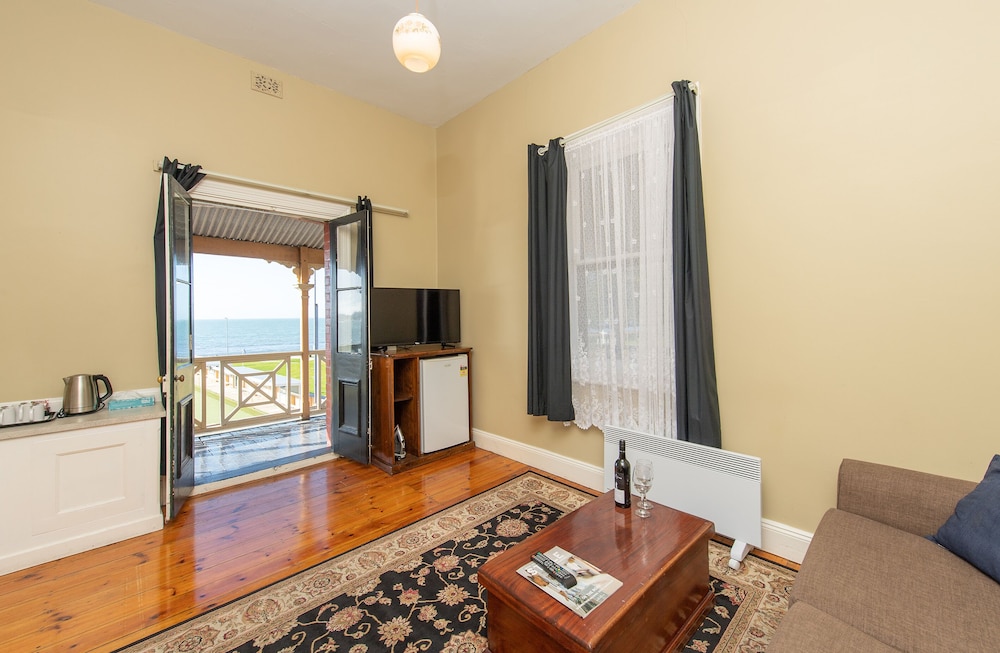 anchorage seafront hotel