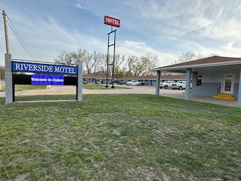 riverside motel