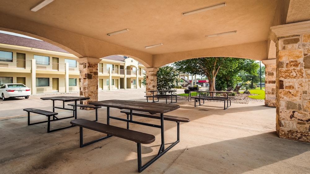 surestay hotel by best western floresville