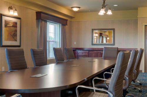 Best Western Plus Fredericton Hotel & Suites,Woodstock>>Fredericton,3 star