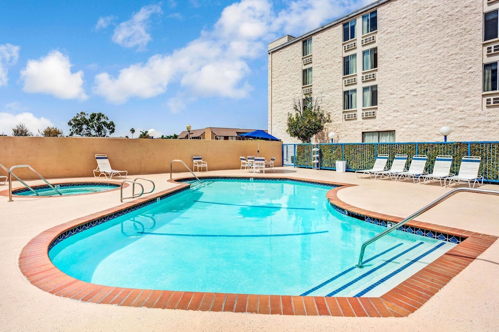 Days Inn & Suites By Wyndham Fullerton,Brea>>Anaheim,2 star