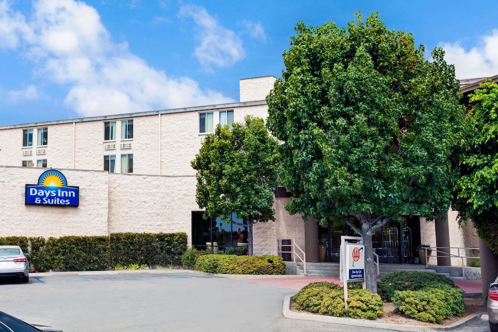 Days Inn & Suites By Wyndham Fullerton,Brea>>Anaheim,2 star