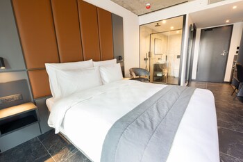 the londoner hotel st julians