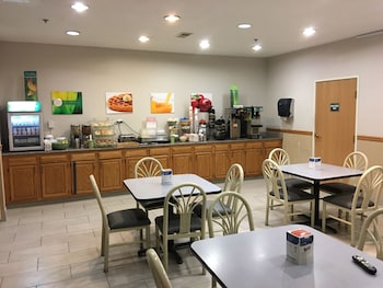 quality inn i 94 near wings stadium