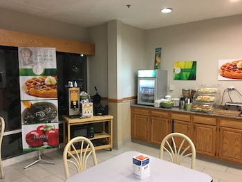 quality inn i 94 near wings stadium