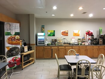 quality inn i 94 near wings stadium