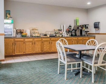 quality inn i 94 near wings stadium