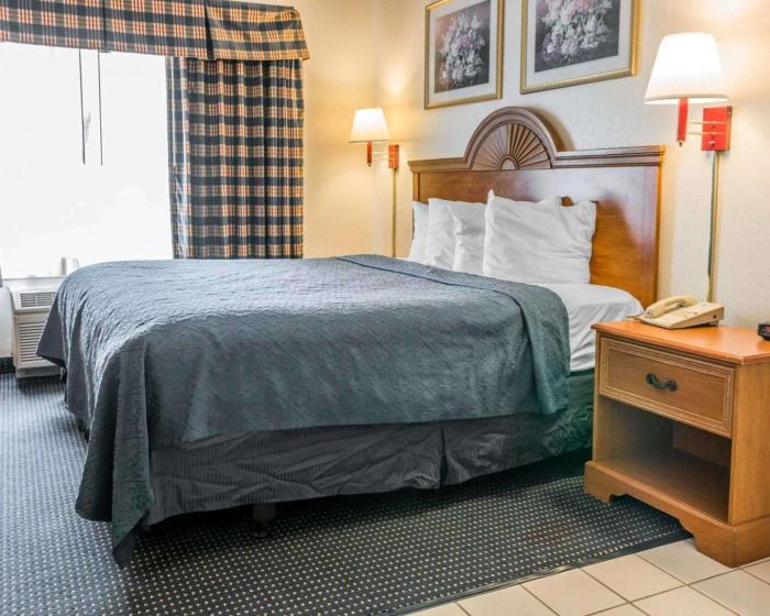 quality inn i 94 near wings stadium