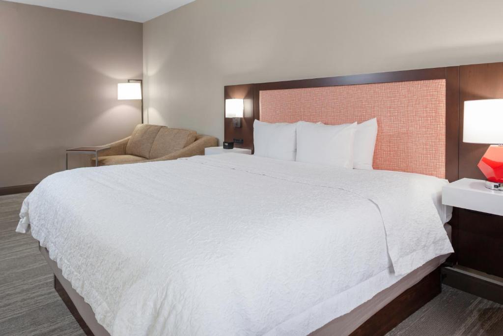 hampton inn and suites concord charlotte