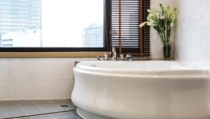 grand mercure bangkok atrium