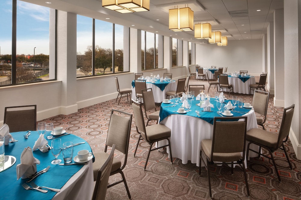 crowne plaza dallas market ctr love field by ihg