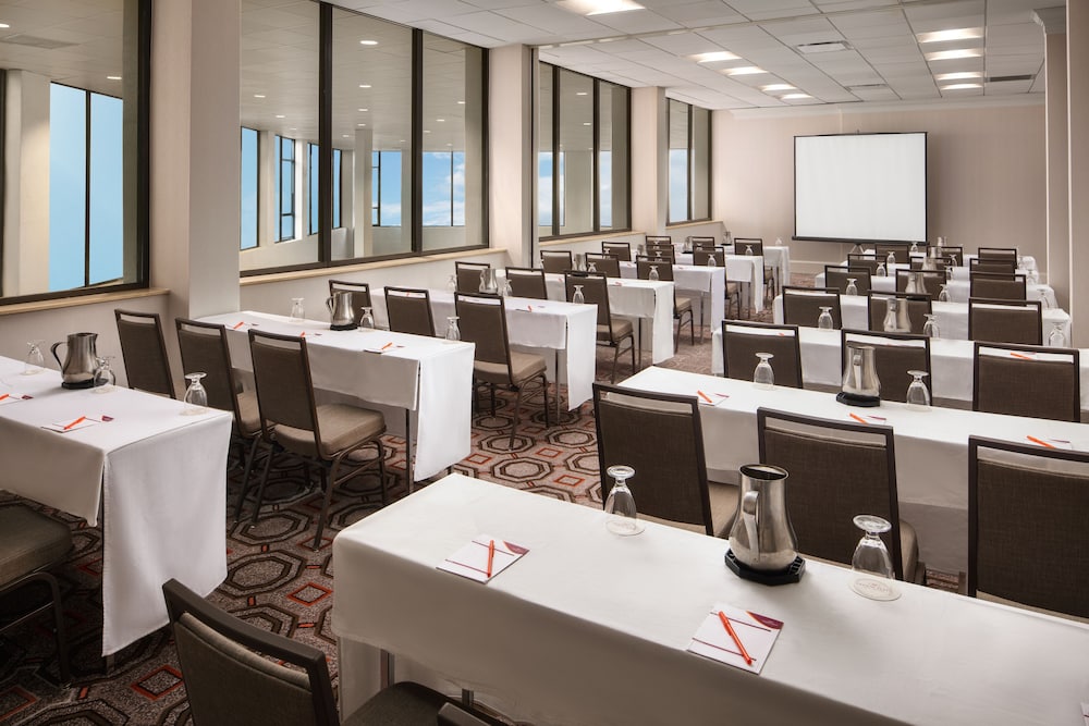 crowne plaza dallas market ctr love field by ihg