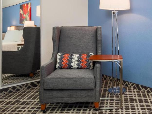 hilton garden inn dallas market center