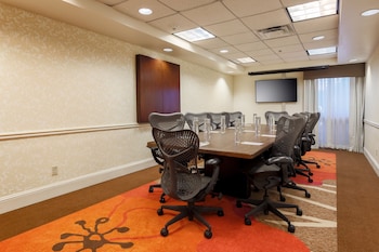 hilton garden inn dallas market center