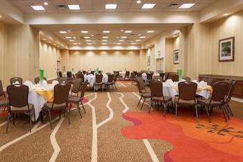 hilton garden inn dallas market center