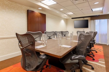 hilton garden inn dallas market center