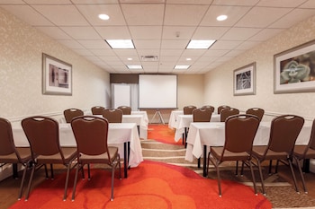 hilton garden inn dallas market center