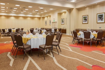 hilton garden inn dallas market center