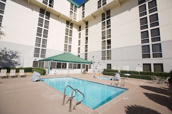hilton garden inn dallas market center