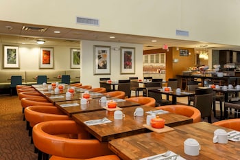hilton garden inn dallas market center