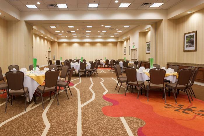 hilton garden inn dallas market center