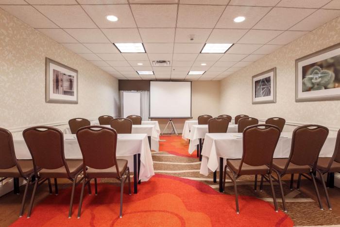 hilton garden inn dallas market center