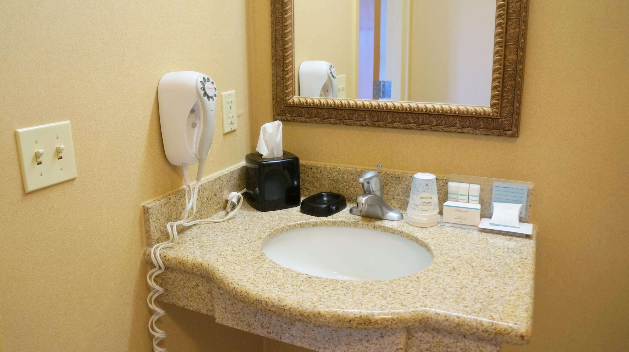 hampton inn and suites kingman