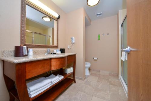 hampton inn and suites kingman