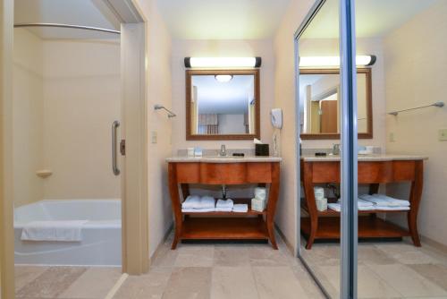 hampton inn and suites kingman