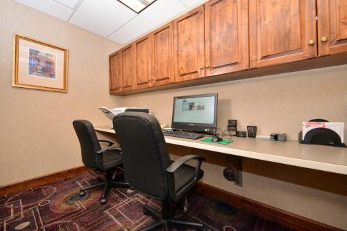 hampton inn and suites kingman