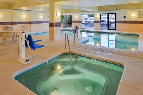 hampton inn and suites kingman